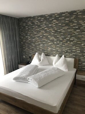 Comfort Double Room | In-room safe, individually decorated, individually furnished, desk - Tirolerhof Waidring (Waidring)