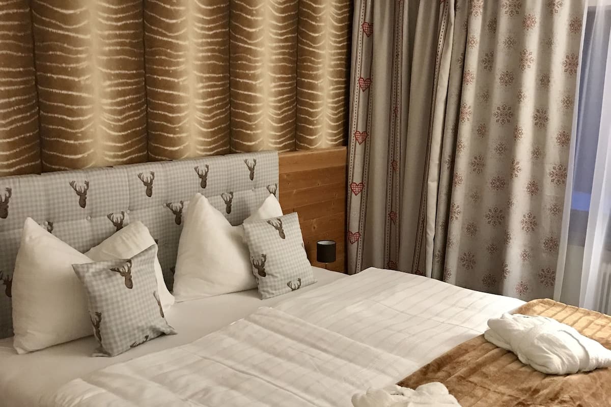 In-room safe, individually decorated, individually furnished, desk