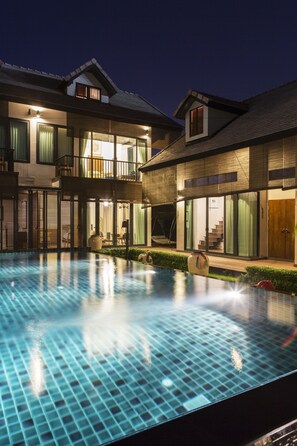 Luxury Private Pool Villa | Terraza o patio