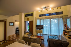 Luxury Private Pool Villa | 6 bedrooms, free minibar, blackout curtains, iron/ironing board - TikKlinsee Pool Villa Chiang Mai (Hang Dong)