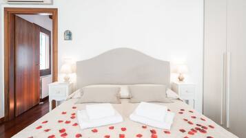 2 chambres, espace de travail pour ordinateur portable