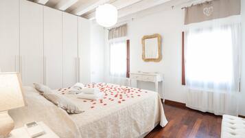 Apartemen Romantis, 2 kamar tidur | 2 kamar tidur, ruang kerja ramah laptop, dan kedap suara