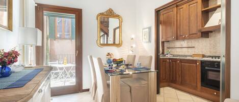 Căn hộ lãng mạn, 2 phòng ngủ | Bếp riêng | Tủ lạnh, lò nướng, bếp nấu, máy rửa bát