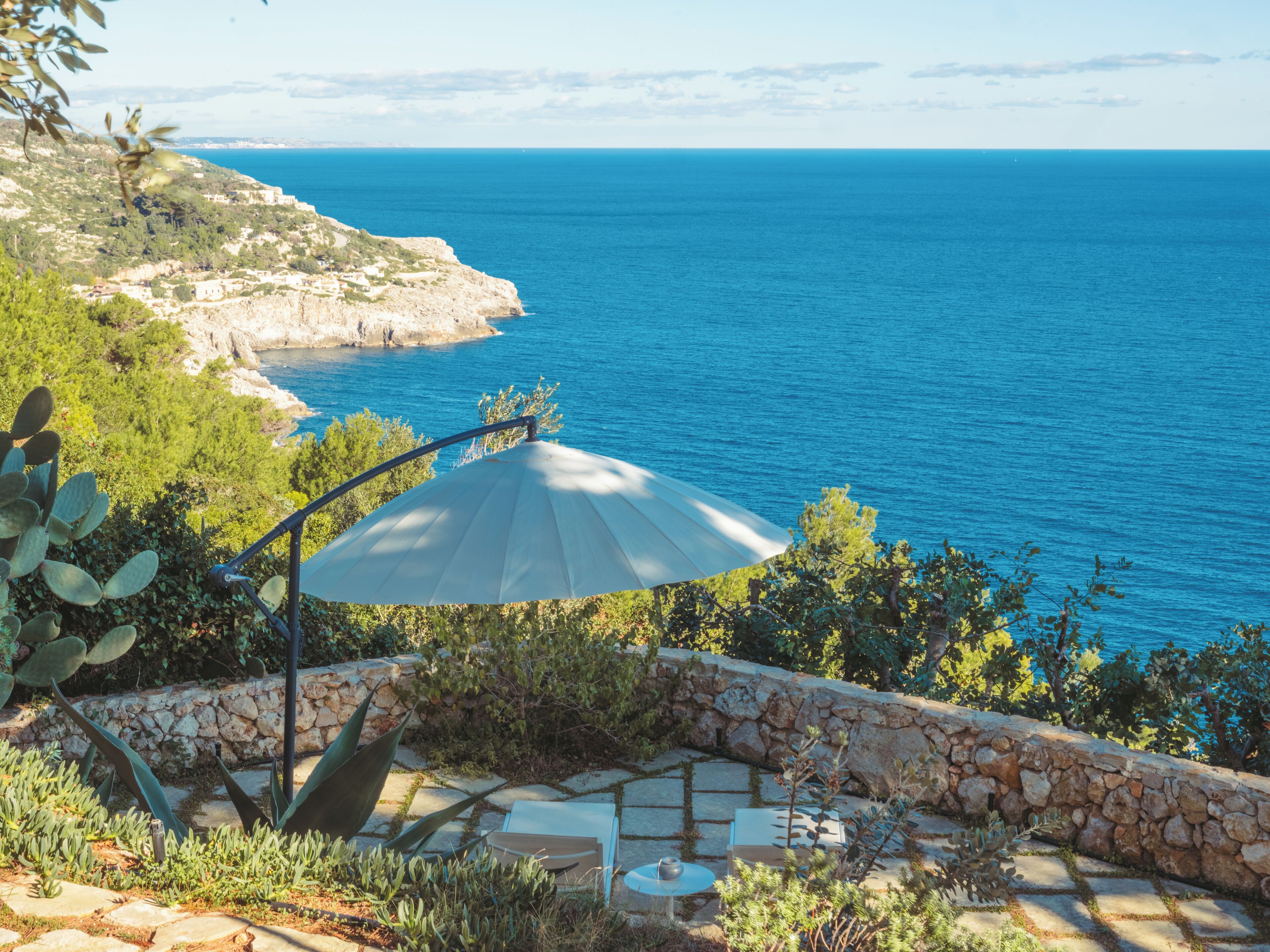 ห้องรอยัล, หันหน้าสู่ทะเล | เครื่องนอนระดับพรีเมียม, ผ้านวมขนเป็ด, มินิบาร์, โต๊ะทำงาน