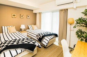 Decoración personalizada, muebles diferentes y escritorio 