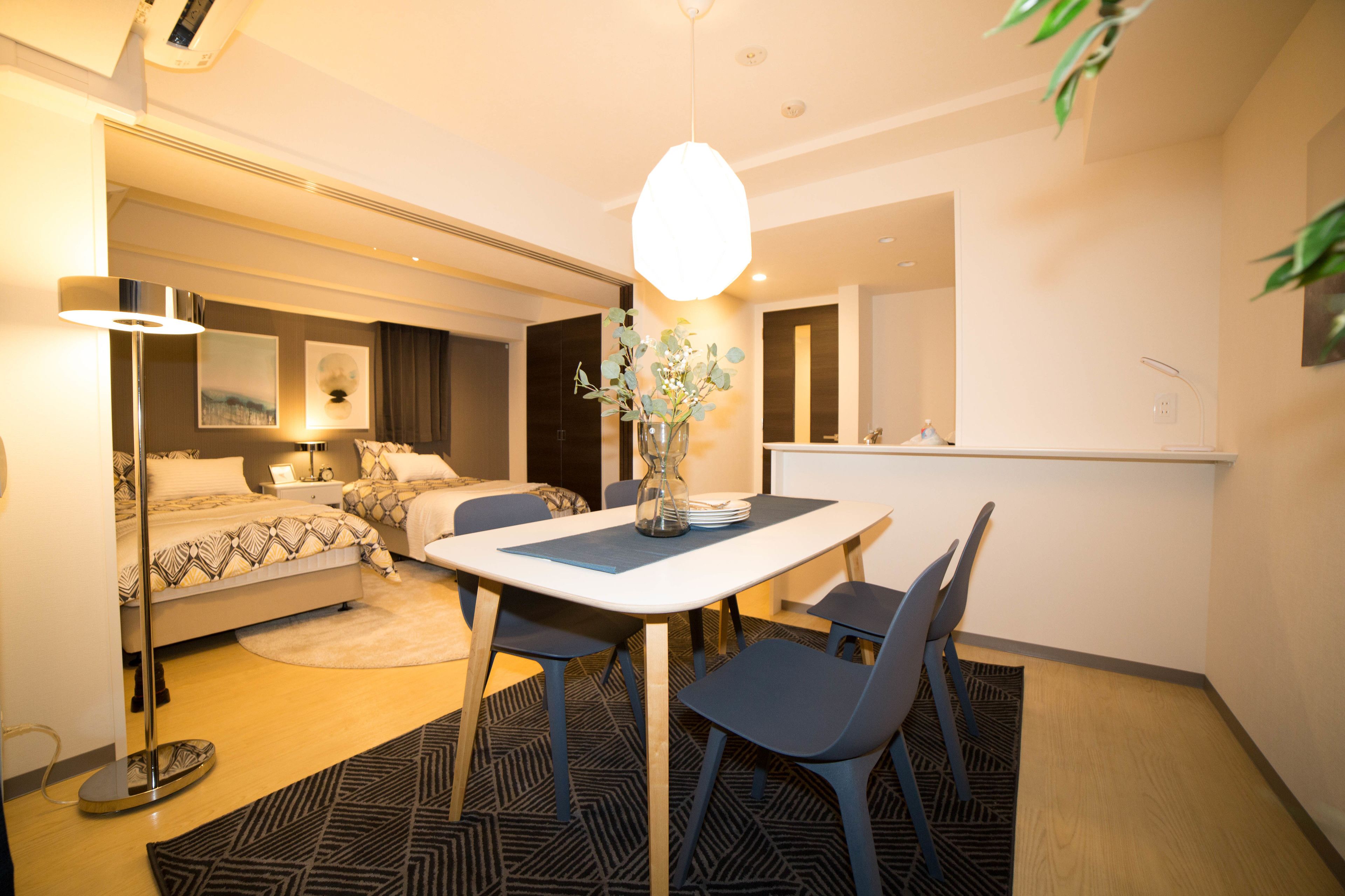 Decoración personalizada, muebles diferentes y escritorio 