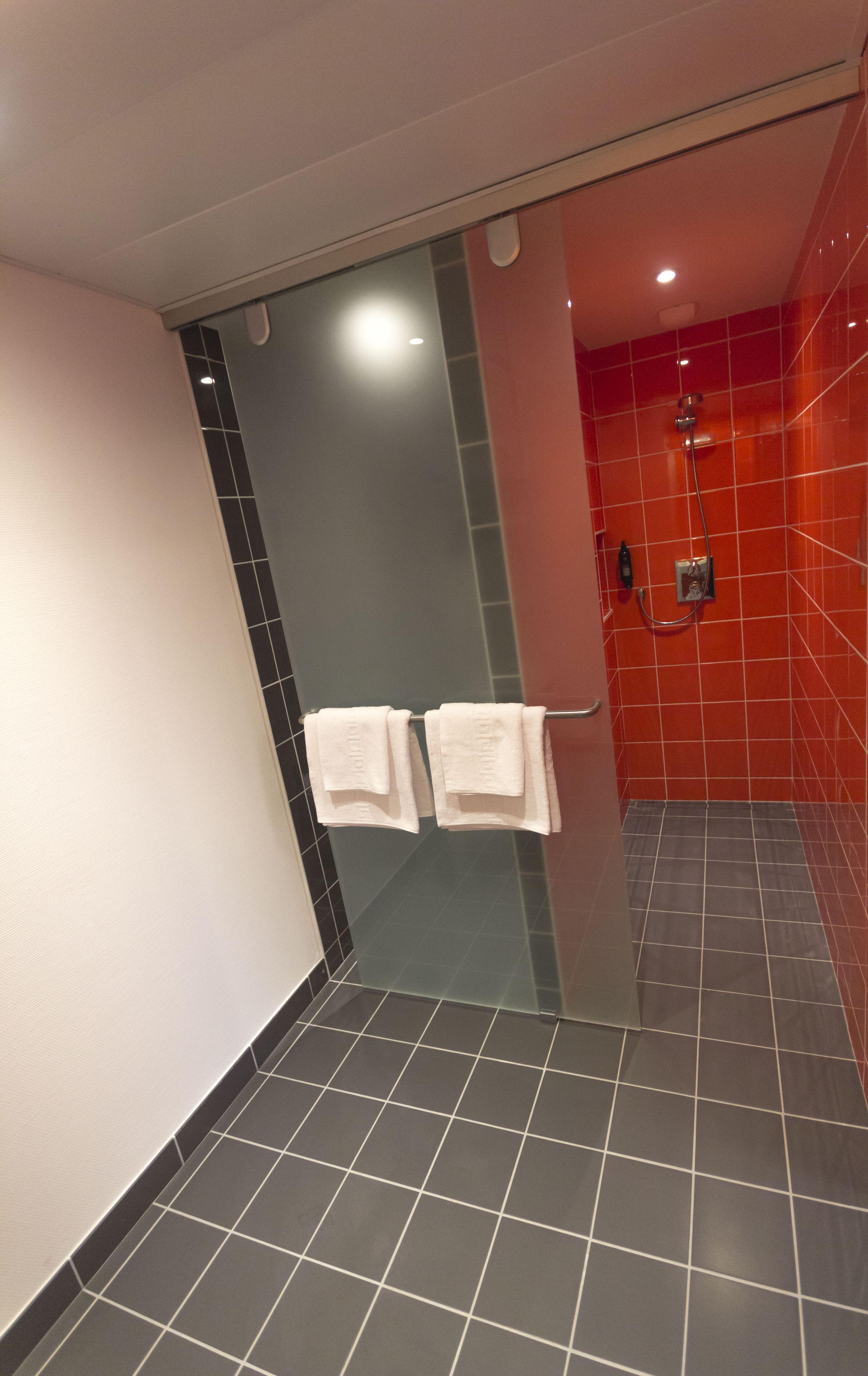 twin room | individually decorated, individually furnished, desk, blackout curtains