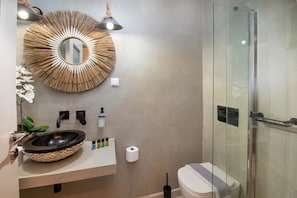 Doccia, asciugacapelli, asciugamani