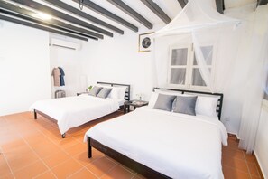 Desk, blackout drapes, free WiFi, bed sheets - Garden Of Eden Houses (George Town)