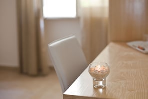 Double Room (Cortile privato, n.4) | Minibar, in-room safe, desk, soundproofing - Donna Rosa Accommodation (Tropea)