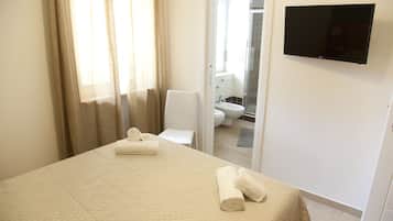 Double Room, Courtyard View (3) | Minibar, in-room safe, desk, soundproofing