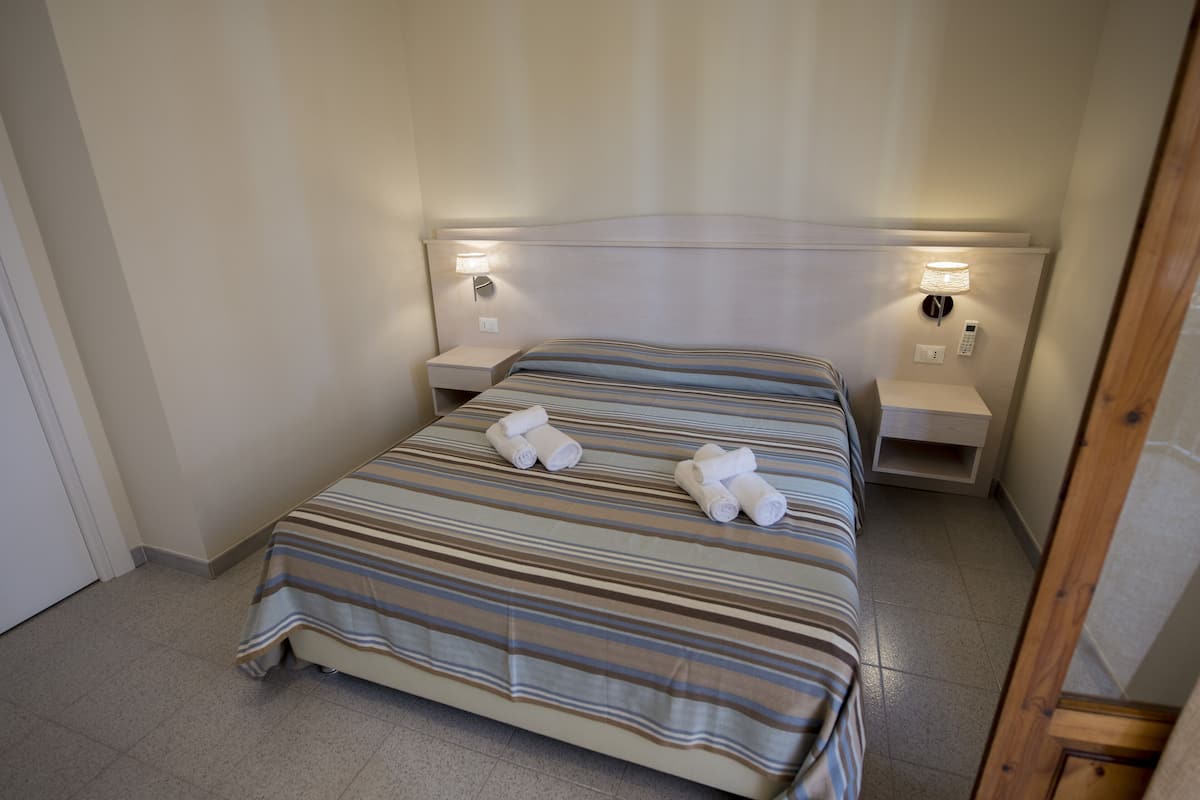 Double Room, Balcony, Garden View (8)