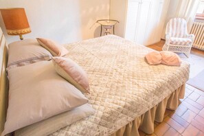 3 makuuhuonetta, silitysrauta/-lauta, ilmainen Wi-Fi, vuodevaatteet