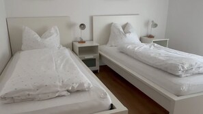 3 Schlafzimmer, Reisekinderbett, kostenloses WLAN, Bettwäsche