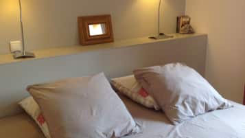 Double Room | Individually decorated, individually furnished, desk, iron/ironing board