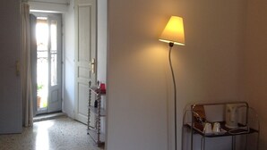 Double Room | Room amenity - Chambres d'Hôtes de Fleurus (Pezenas)