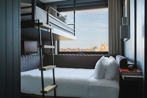 Δωμάτιο | Κλινοσκεπάσματα υψηλής ποιότητας, μίνι μπαρ, χρηματοκιβώτιο στο δωμάτιο 