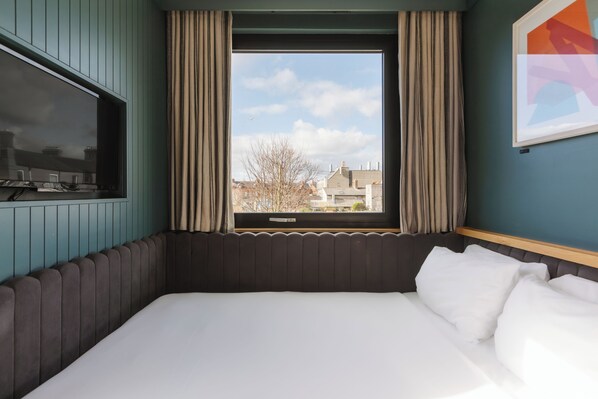 Small Room | Literie de qualité, minibar, coffre-fort, bureau