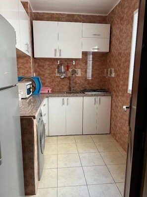 Fridge, microwave, stovetop, coffee/tea maker