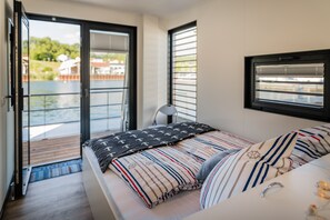 2 bedrooms, bed sheets