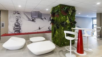 Coin salon dans le hall