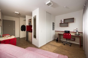 Studio, 1 lit double, non-fumeurs | Bureau, rideaux occultants, chambres insonorisées