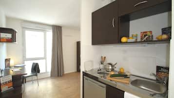 Apartment (T2) | Dapur kecil peribadi | Peti sejuk, ketuhar gelombang mikro, dapur, pembancuh kopi/teh