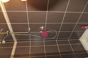 Bathroom shower - Résidence Parc Harmonie (Lyon)