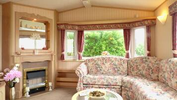 Mobil Karavan (Pitch 378) | Area keluarga | TV layar datar