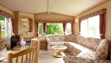 Mobile Home (Pitch 378) | Living area | Flat-screen TV