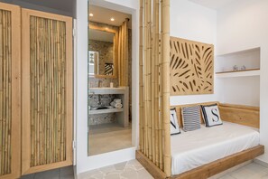 Double Room (No View) | In-room safe, iron/ironing board, free WiFi, bed sheets - Niki Savvas Studio & Suites (Milos)