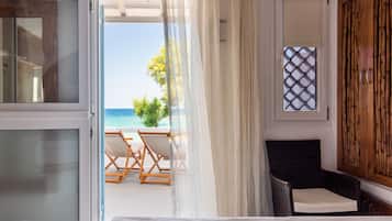 Suite, bubbelbad, uitzicht op zee | Een kluis op de kamer, een strijkplank/strijkijzer, gratis wifi