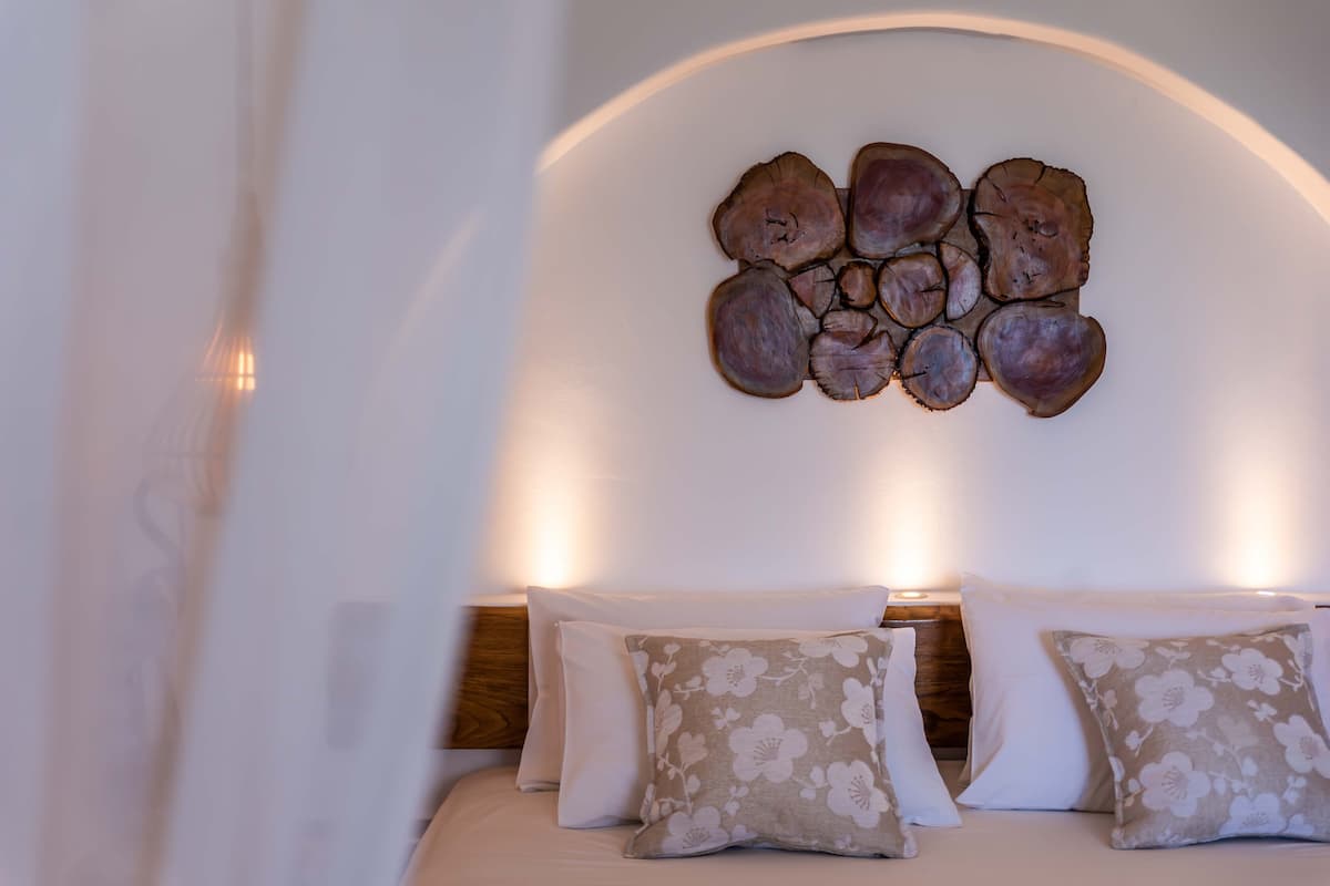 Junior Studio Suite, Sea View | 1 bedroom, in-room safe, iron/ironing board, free WiFi
