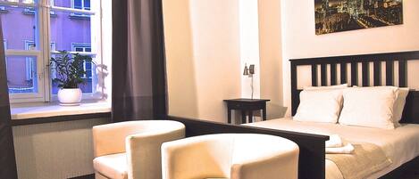 1 habitación, tabla de planchar con plancha, wifi gratis y ropa de cama