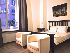 经典公寓, 1 张大床, 无烟房 | 1 多间卧室、熨斗/熨衣板、免费 WiFi、床单