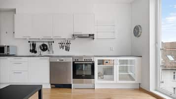 Exclusive-huoneisto, 1 makuuhuone | Yksityinen keittiö | Täysikokoinen jääkaappi, mikroaaltouuni, uuni, liesi