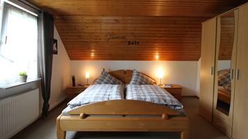 2 Schlafzimmer, Reisekinderbett, kostenloses WLAN, Bettwäsche