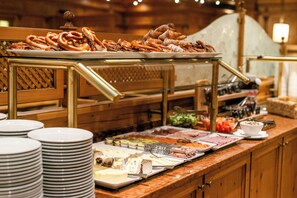 Free daily buffet breakfast - Hotel Randsbergerhof (Cham)