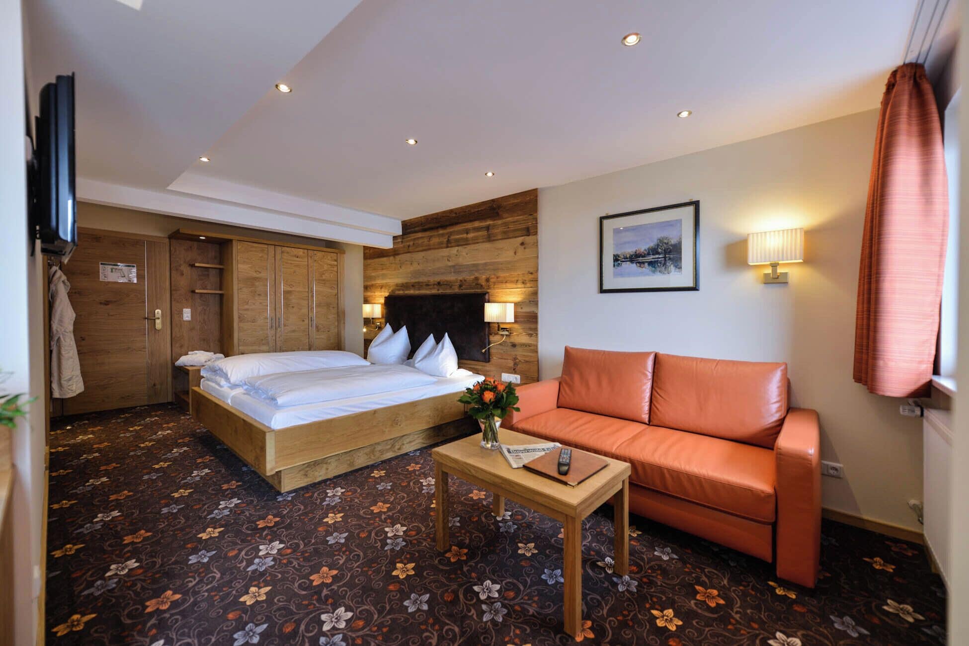 comfort double room | minibar, desk, free wifi, bed sheets