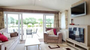 Mobil Karavan (Cedar Lake 37) | Area keluarga | TV layar datar