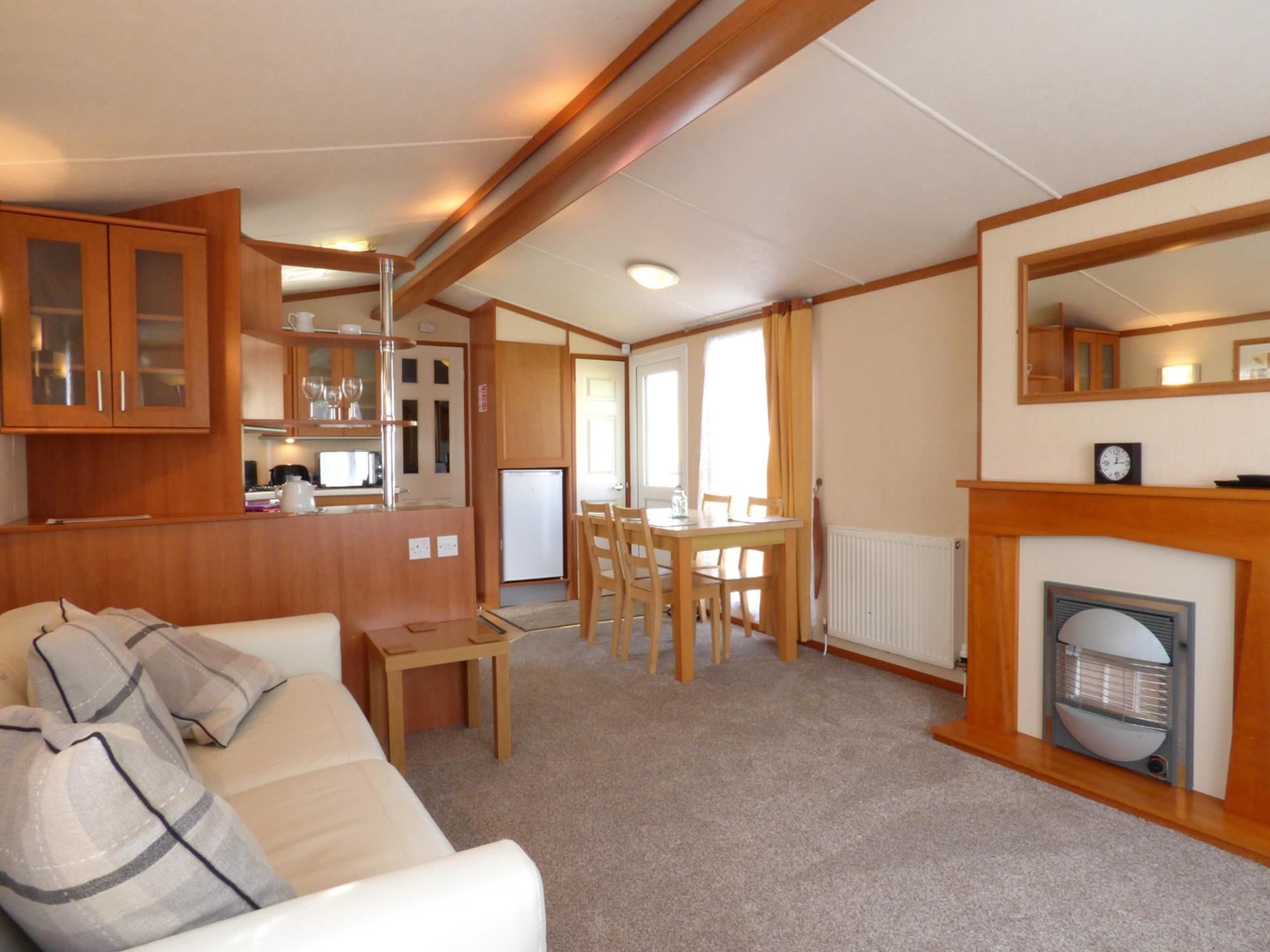 Mobile Home (Cedar Lake 76) | Living area | Flat-screen TV