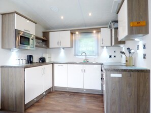 Mobile Home (Cedar Lake 37) | Private kitchen | Microwave, oven, stovetop, electric kettle - Caravan Hire at Southview Leisure Park (Skegness)