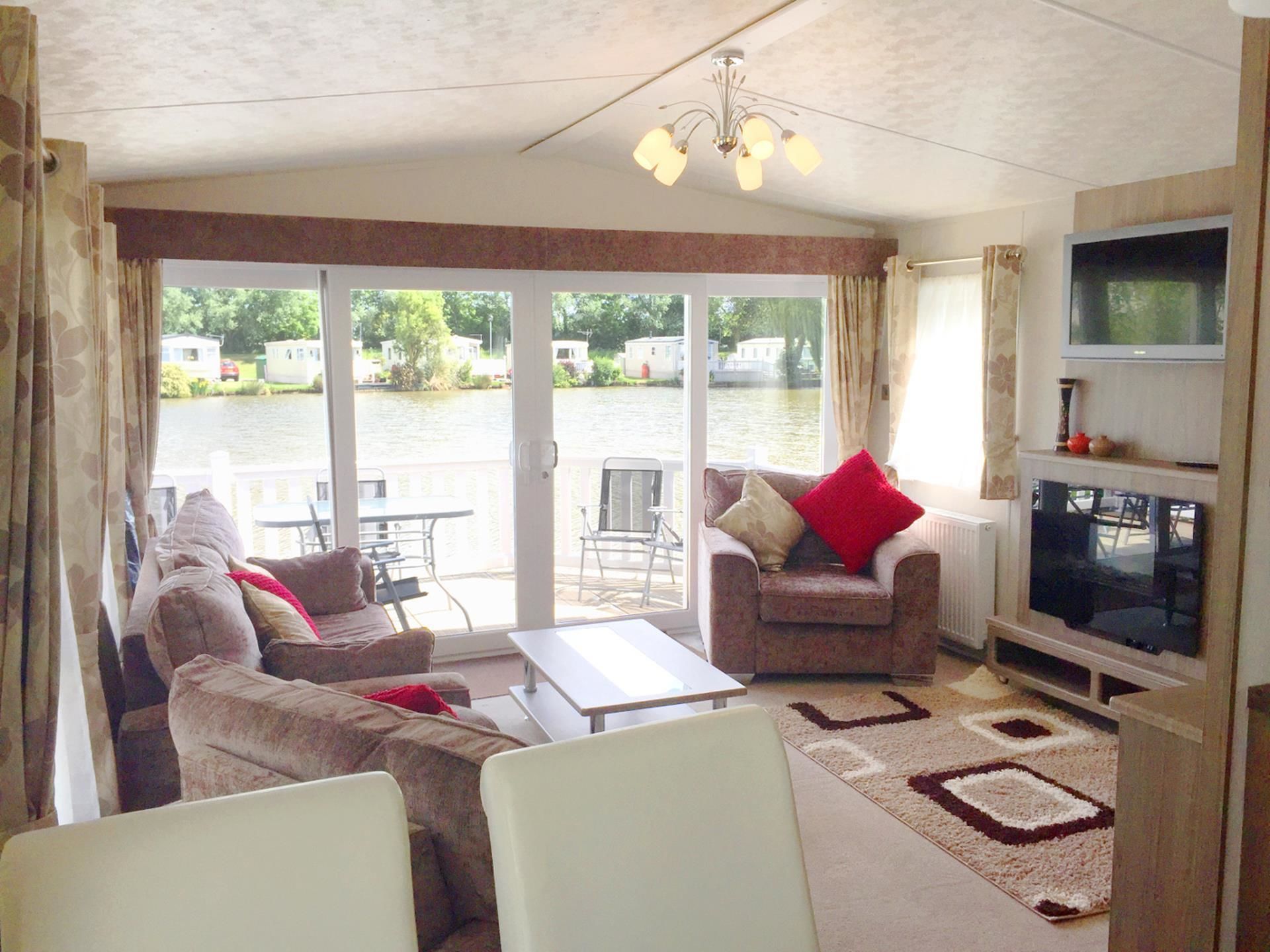 Mobile Home (Cedar Lake 37) | Living area | Flat-screen TV