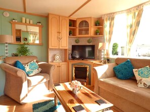 Mobile Home (Maple Lake 157) | Living area - Caravan Hire at Southview Leisure Park (Skegness)