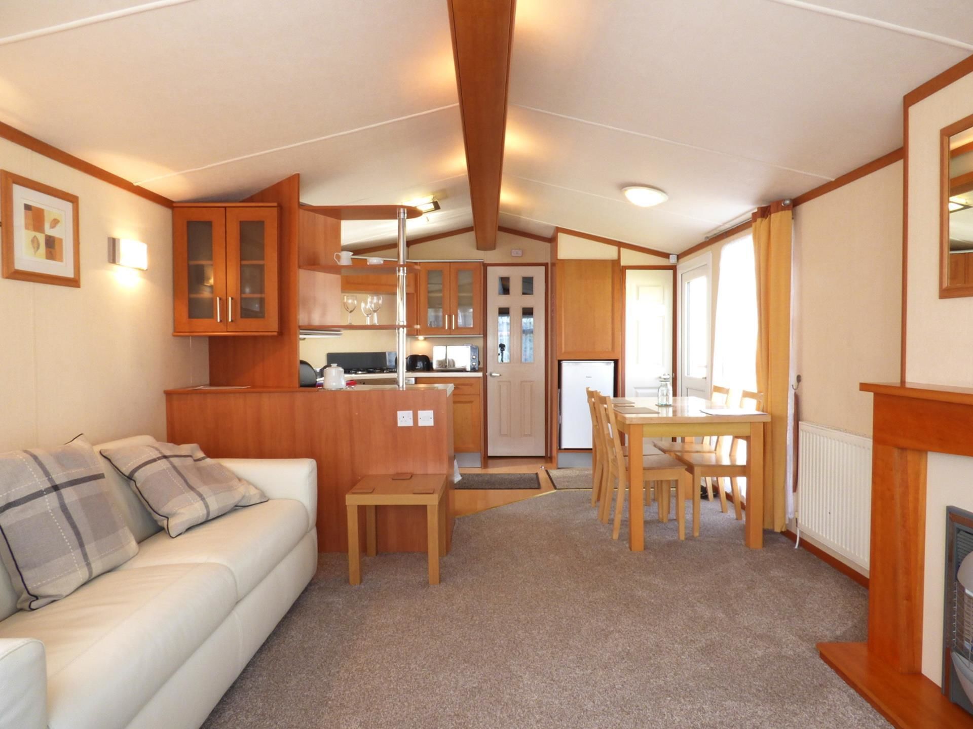 Mobile Home (Cedar Lake 76) | Living area | Flat-screen TV