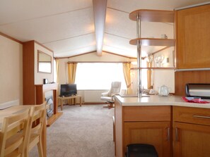 Mobile Home (Cedar Lake 76) | Living area | Flat-screen TV - Caravan Hire at Southview Leisure Park (Skegness)