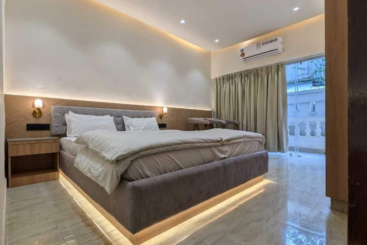 Premium Double Room, 1 Double Bed, Non Smoking | Pillowtop beds, free minibar, individually decorated