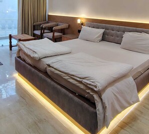 Premium Room | Pillowtop-patjalliset sÀngyt, ilmaiset minibaarituotteet