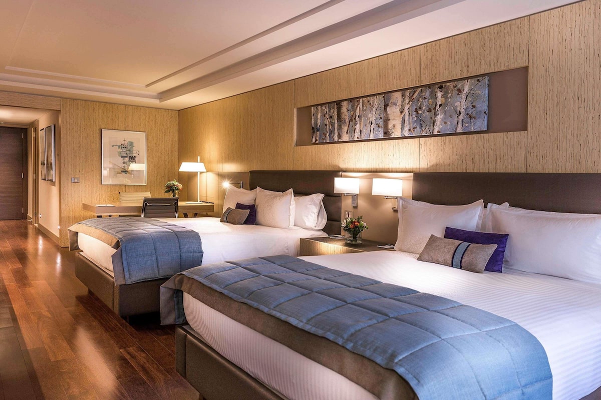 Egyptian cotton sheets, premium bedding, down duvets, minibar