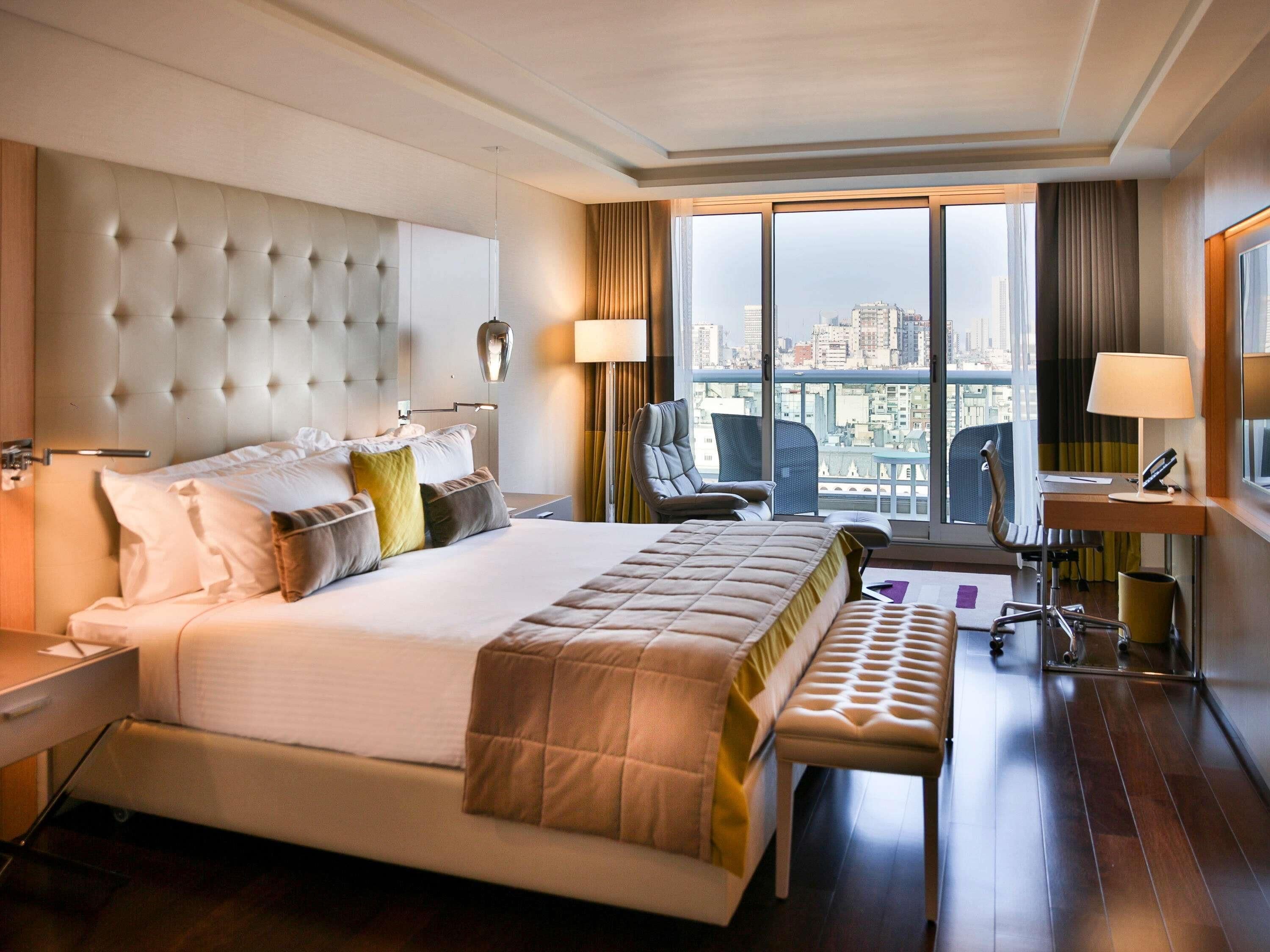 行政套房, 1 张特大床, 阳台 | 埃及棉床单、高档床上用品、羽绒被、迷你吧